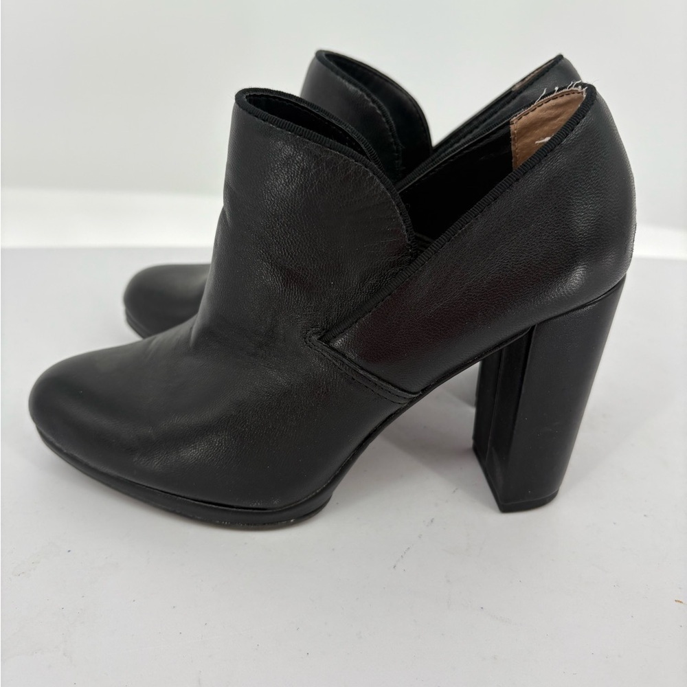 🚁 Me Too Cara Black Leather Block Heels bootie - Picture 4 of 9